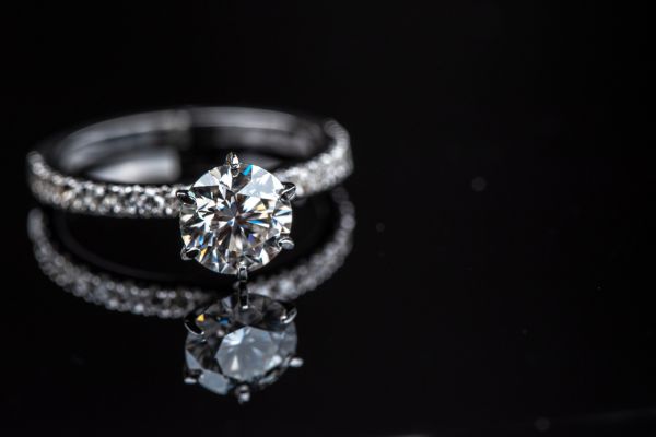 engagement ring shopping tips