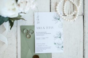 Minimalist Wedding Invitations: Simple & Elegant Designs