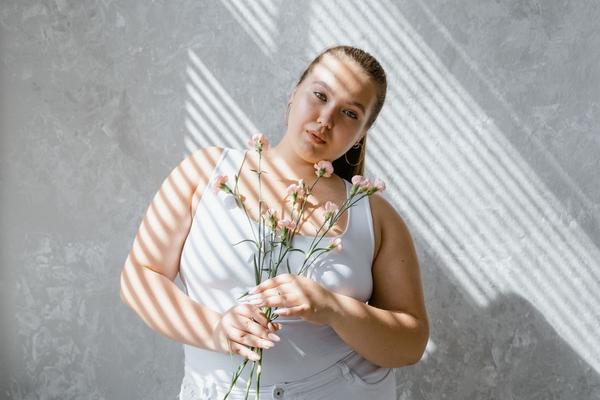 plus-size wedding guest attire